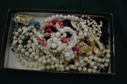 A quantity of bijouterie.