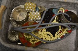 Quantity of bijouterie etc.