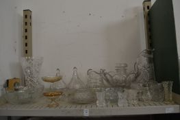 Quantity of glassware.