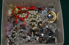 A quantity of bijouterie.