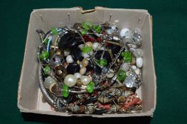 A quantity of bijouterie.