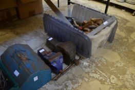 Quantity of tools and two vices.