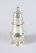 A SMALL GEORGE I SILVER PEPPER. LONDON 1726.