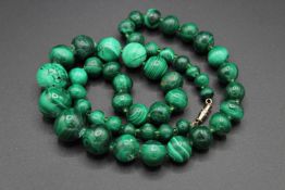 A MALACHITE BEAD NECKLACE. 20ins long.