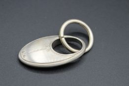 A TIFFANY & CO SILVER KEY RING in a Tiffany box.