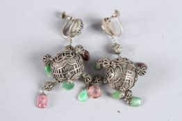 A PAIR OF CHINESE SILVER DROP EARRINGS.