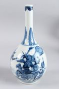 A CHINESE BLUE AND WHITE VASE. 30cm high.