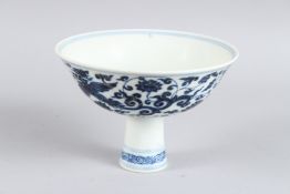 A CHINESE BLUE AND WHITE DRAGON STEM CUP 11cm high