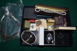 A box of bijouterie.