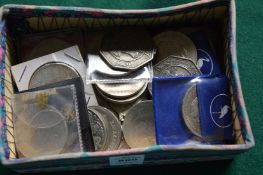 Box of thirty various crowns.