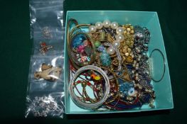 A box of bijouterie.