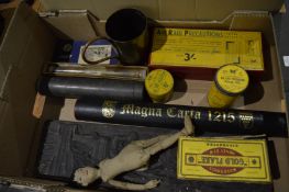 Miscellaneous collectables.