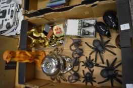 Miscellaneous collectables.