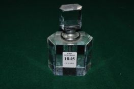 An Art Deco style scent bottle.
