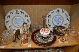 Decorative porcelain, glassware and other items.