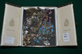 A quantity of bijouterie.