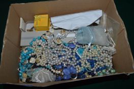 Quantity of bijouterie.