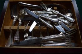 Quantity of Christofle flatware contained in an Arthur Price canteen.