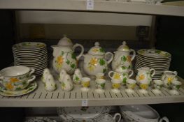 A quantity of Villeroy & Boch Geranium pattern dinnerware.