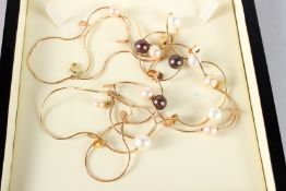 AN 18CT YELLOW GOLD AND PEARL LEAF NECKLACE.