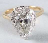 A GOOD 2.9CT OVAL OLD CUT HEART SHAPED DIAMOND RING.