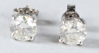 A GOOD PAIR OF DIAMOND SINGLE STONE STUD EARRINGS, 1.2cts each.