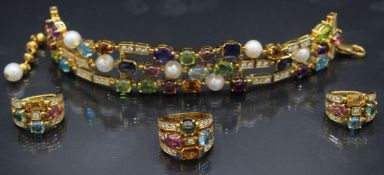 A SUPERB BULGARI DESIGN 18CT YELLOW GOLD SUITE OF JEWELLERY, comprising bracelet, earrings and