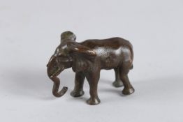 A SMALL JAPANESE BRONZE ELEPHANT. 7cm