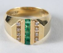 A GENTLEMEN'S 14CT GOLD, DIAMOND AND EMERALD RING.