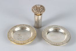 A PAIR OF STUART DEVLIN CIRCULAR PIERCED DISHES AND A PEPPER POT.