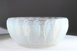 A VERY GOOD R. LALIQUE OPALESCENT GLASS 