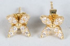 A PAIR OF 18CT YELLOW GOLD AND DIAMOND SNOWFLAKE EARRINGS.
