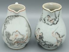 TWO GOOD CHINESE EXPORT EN GRISAILLE SPARROW BEAK JUGS. 4ins high. European scenes of lovers.