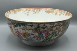 A GOOD LARGE CHINESE CIRCULAR PUNCH BOWL CIRCA 1736 - 1791. 11.5ins diameter. Mandarin pattern