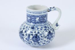 A CHINESE BLUE AND WHITE EWER. 14cms high.