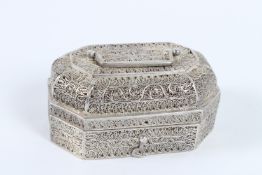 A VERY FINE 19TH CENTURY INDIAN FILIGREE WHITE METAL BOX. 14ozs.