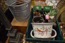 Quantity of decorative items.