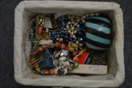 A basket of bijouterie.