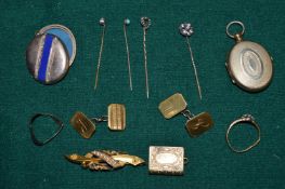 Gold and other jewellery.