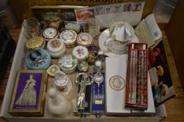 Porcelain trinket boxes and other collectables.