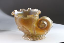 A GOOD LOETZ IRIDESCENT SHELL SHAPED VASE. 13cms high.