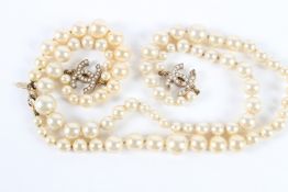 A VERY GOOD CHANEL DOUBLE ROW PEARL NECKLACE with double C enamel clasp.