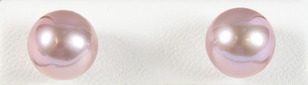 A FINE PAIR OF 12mm 18CT SET PEARL STUDS.