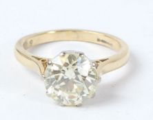 AN 18CT YELLOW GOLD SOLITAIRE DIAMOND RING. An old brilliant cut diamond, size 3.06carats, colour