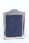 A SILVER PHOTOGRAPH FRAME with serpentine bead edge. 18cms x 12cms.