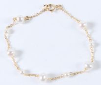 AN 18CT GOLD AND PEARL BRACELET.