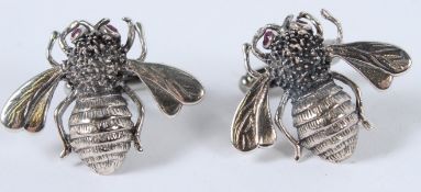 A PAIR OF SILVER RUBY EYE BEE CUFFLINKS.