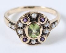 A 9CT GOLD PERIDOT, AMETHYST AND PEARL SUFFRAGETTE COLOUR RING.