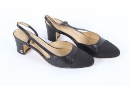 CHANEL BLACK LEATHER SHOES. Size 41.