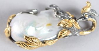 A SILVER BIRD BAROQUE PEARL PENDANT.